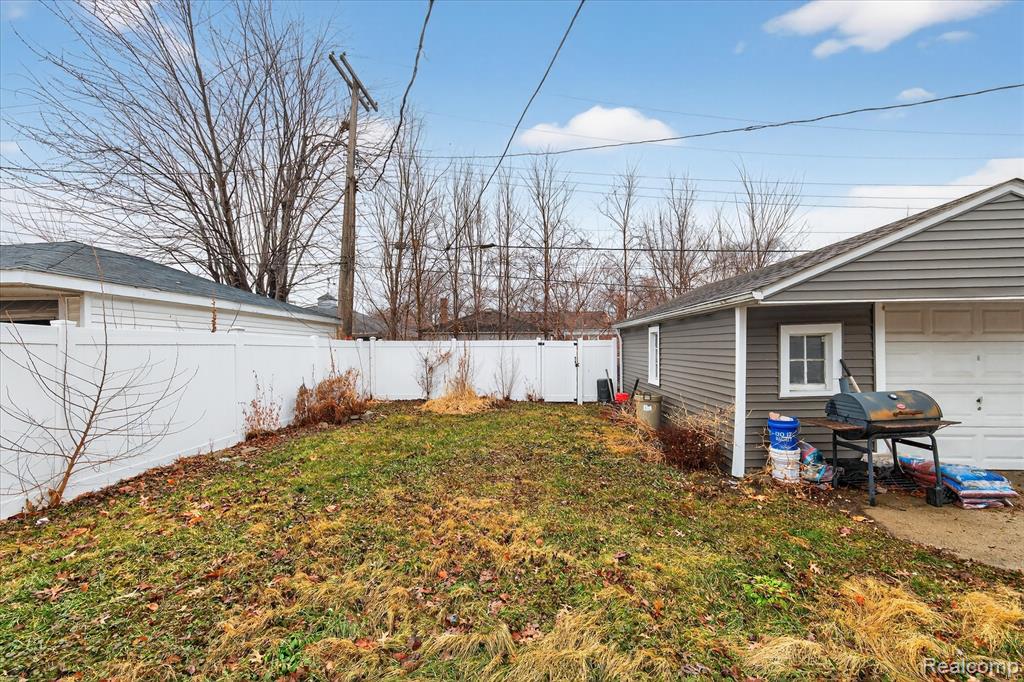 21211 Newcastle Road, Harper Woods, MI 48225 — Photo 39