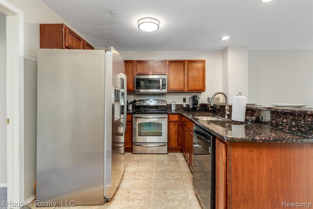 654 LYDIA Lane, Pontiac, MI 48341 — Photo 12
