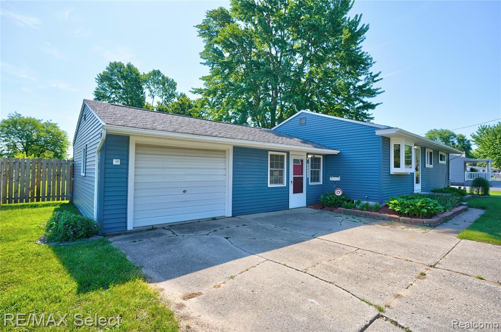 4075 Bristolwood Drive, Flint, MI 48507 — Photo 16