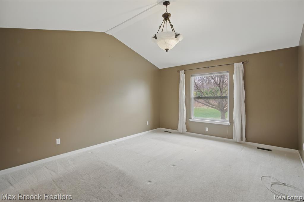 7131 WHITE TAIL Drive, Grand Blanc, MI 48439 — Photo 24