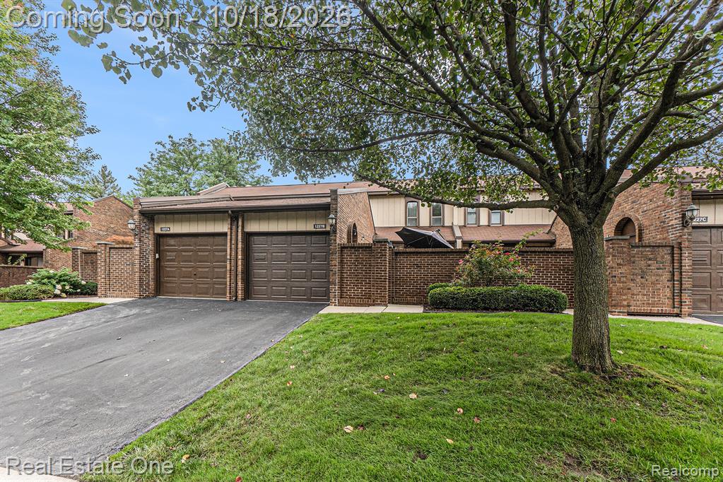 1227 KIRTS Boulevard, B, Troy, MI 48084