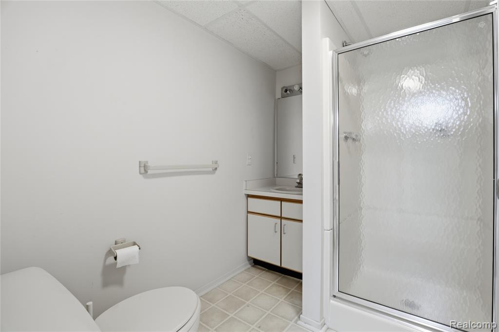 2084 Wabeek Hill Court, Bloomfield Hills, MI 48302 — Photo 33