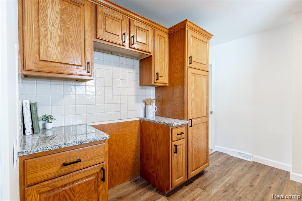 4679 Mayfair Street, Dearborn Heights, MI 48125 — Photo 7