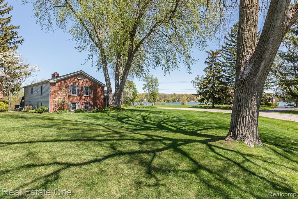 7311 BISCAYNE Court, White Lake, MI 48383 — Photo 40
