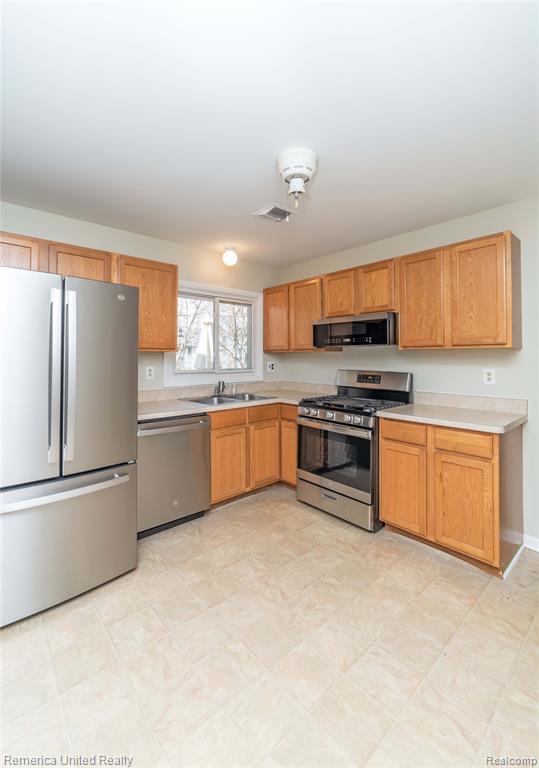 945 N Commerce Road, Commerce Twp, MI 48382 — Photo 16