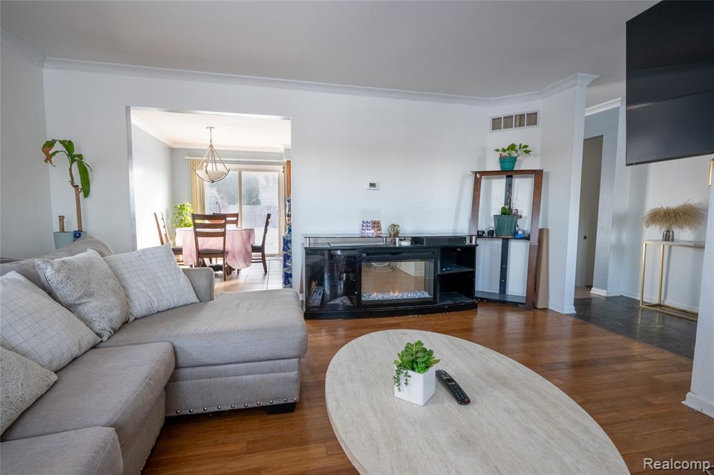 1750 E Woodruff Avenue, Hazel Park, MI 48030 — Photo 4
