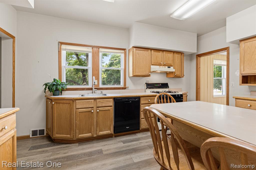 447 E JACKSON Street E, Lake Orion, MI 48362 — Photo 16