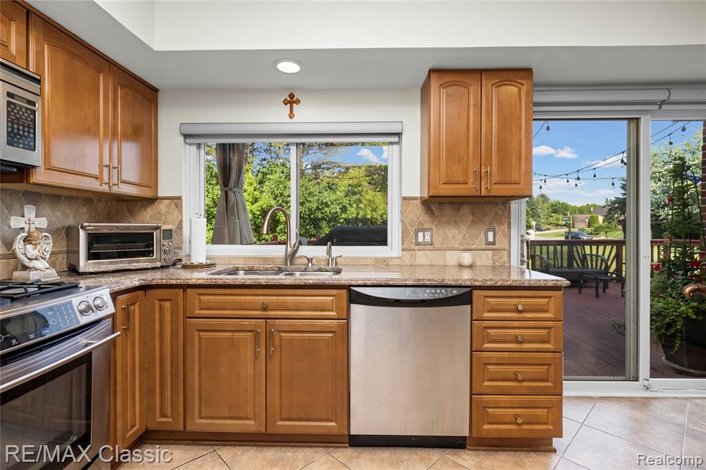 5651 Warrenshire Drive, West Bloomfield, MI — Photo 53