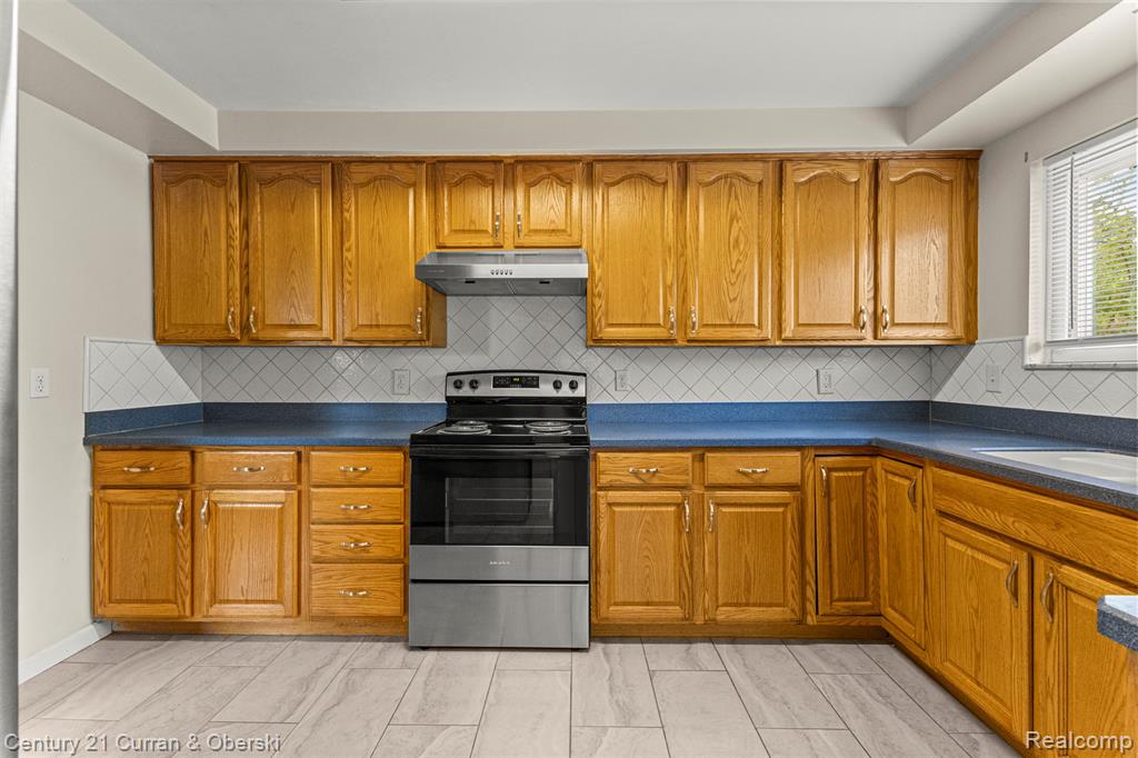 6701 ROSEMARY Street, Dearborn Heights, MI 48127 — Photo 5