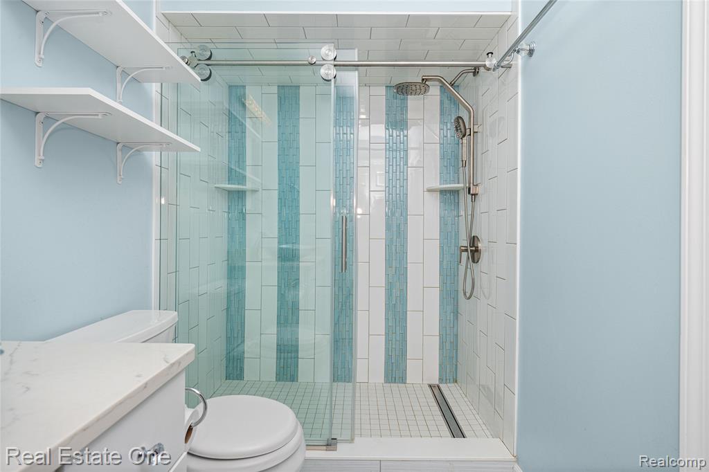 160 Sandy Lane, Walled Lake, MI 48390 — Photo 35