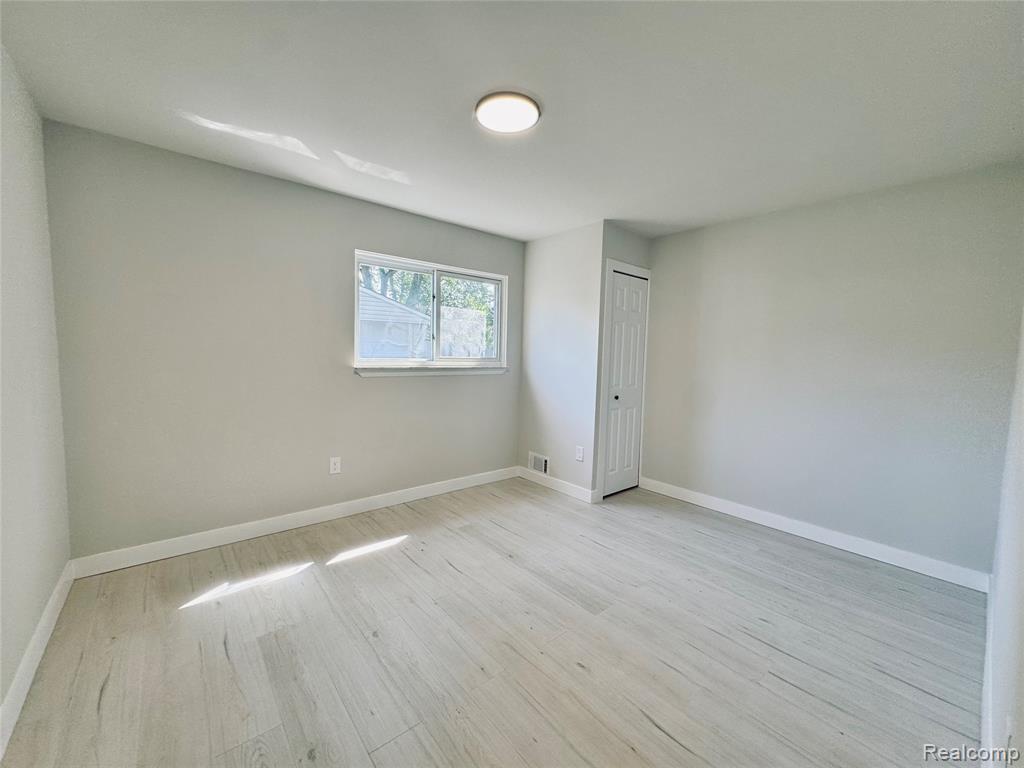 5692 N Globe Street, Westland, MI — Photo 12