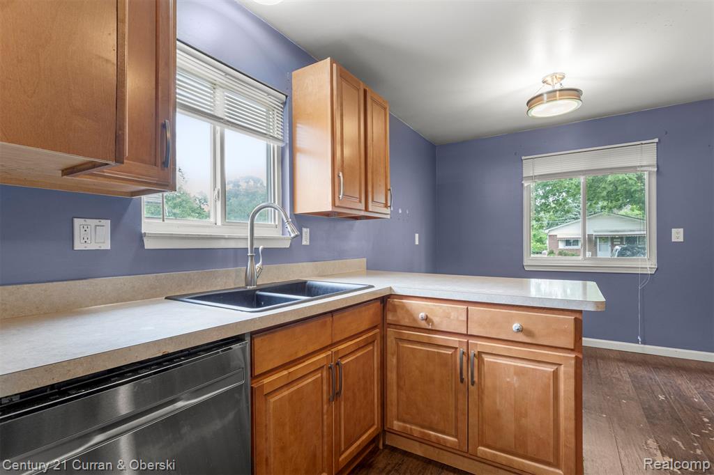 4924 HAZEL Street, Dearborn Heights, MI 48125 — Photo 11