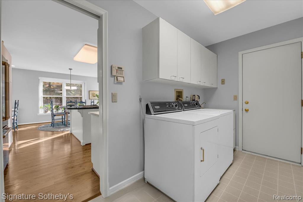 7525 Danbury Drive, West Bloomfield, MI — Photo 11