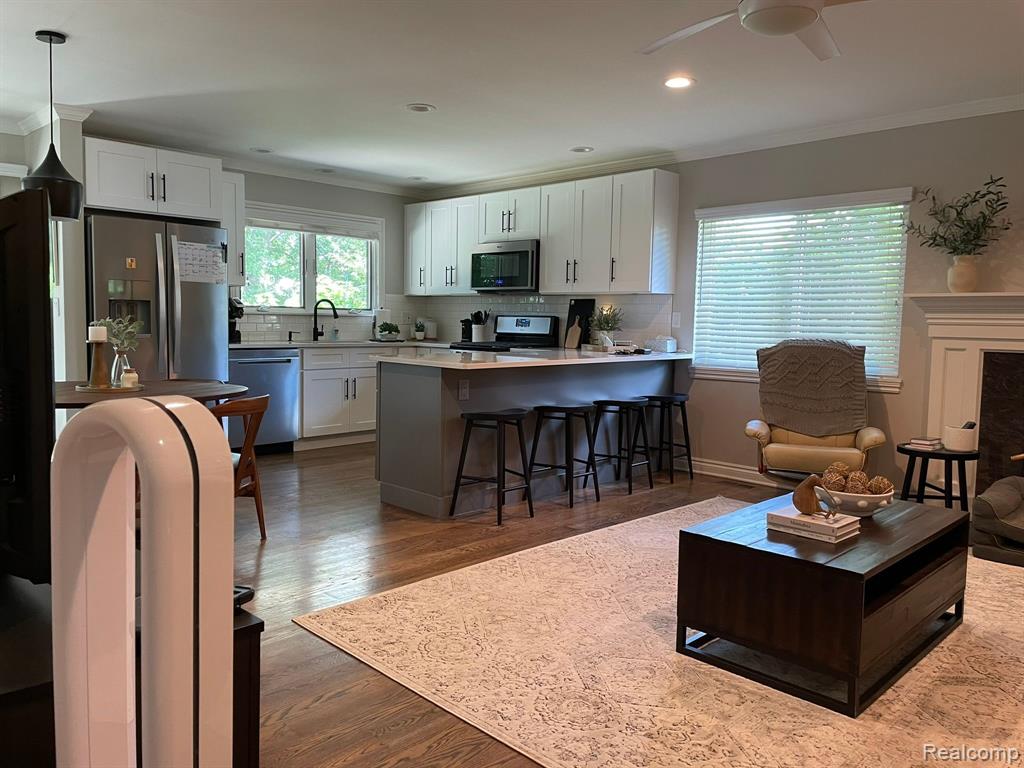 6832 MONTFORT Drive, Canton, MI 48187 — Photo 11
