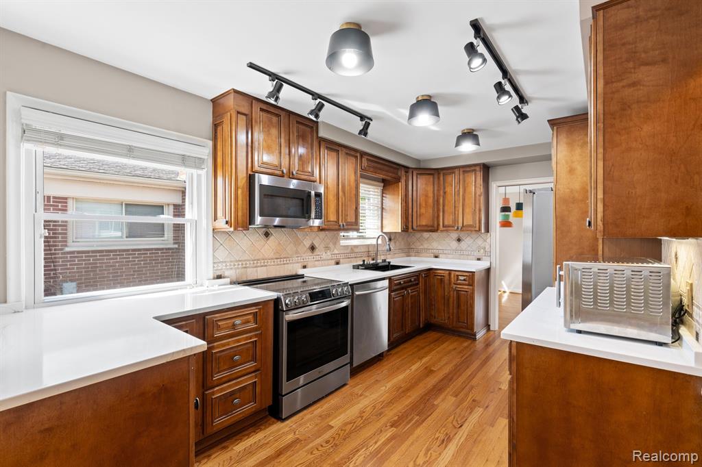 8540 ARNOLD Street, Dearborn Heights, MI 48127 — Photo 12