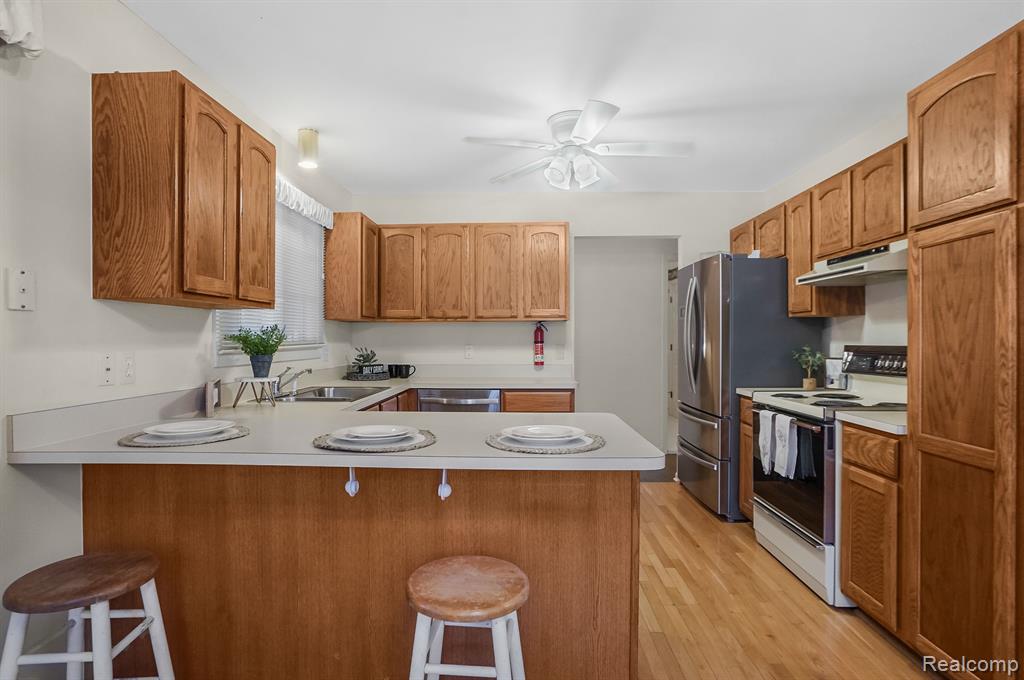 1000 PINEWOOD, Brighton, MI 48116 — Photo 17