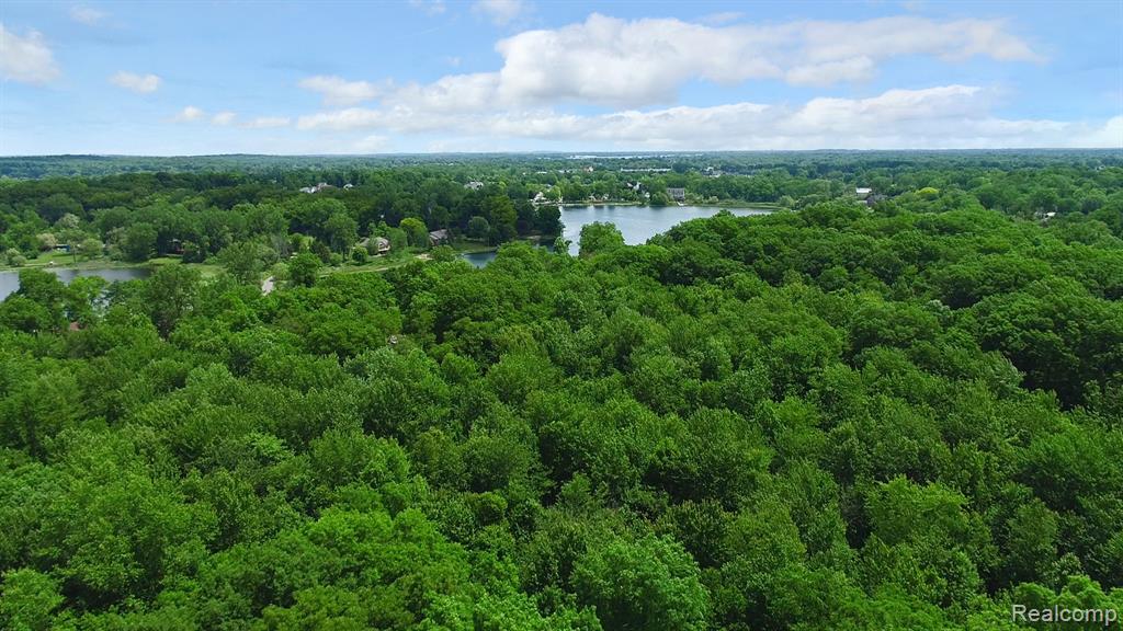 1050 Teggerdine Road, White Lake, MI — Photo 8