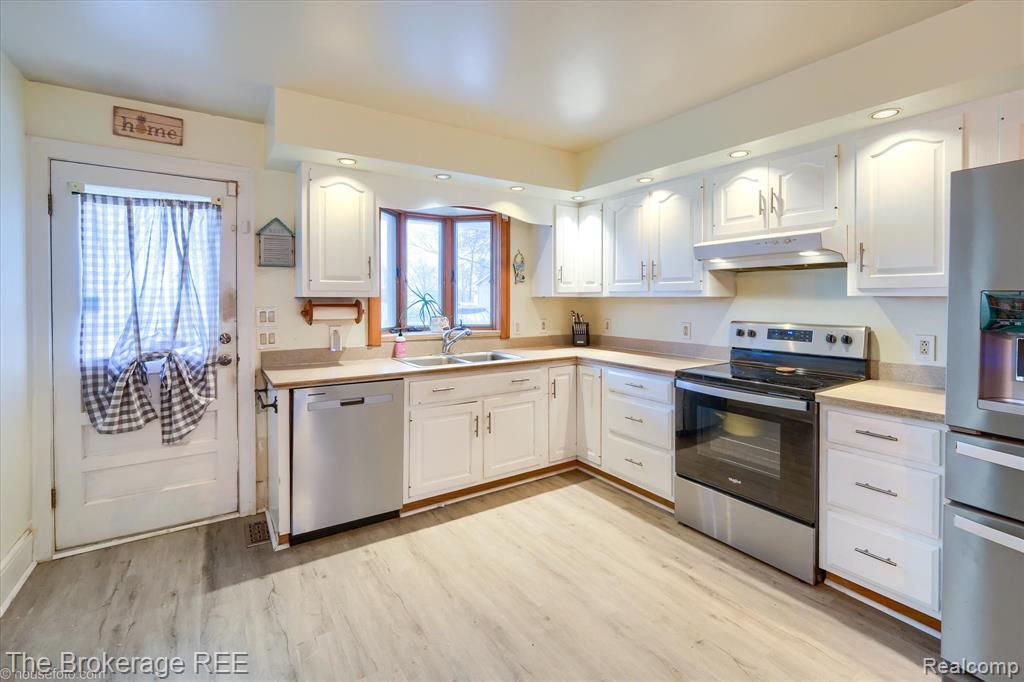203 Sawyer Street, Grand Blanc, MI 48439 — Photo 14