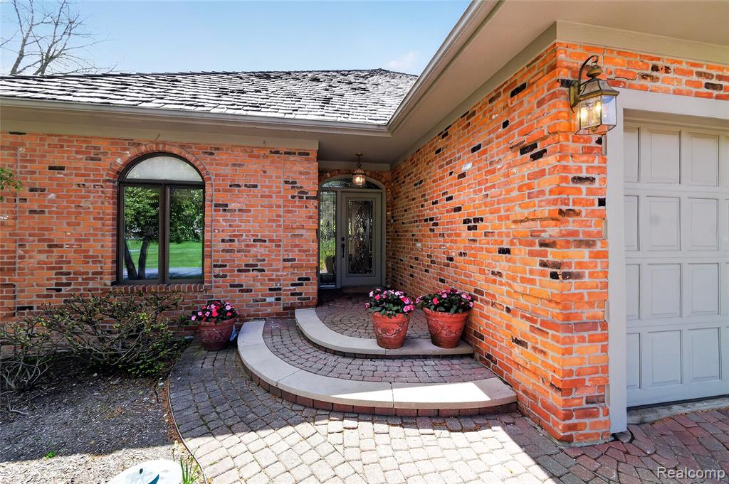 24 Chateaux Du Lac, Fenton, MI 48430 — Photo 13