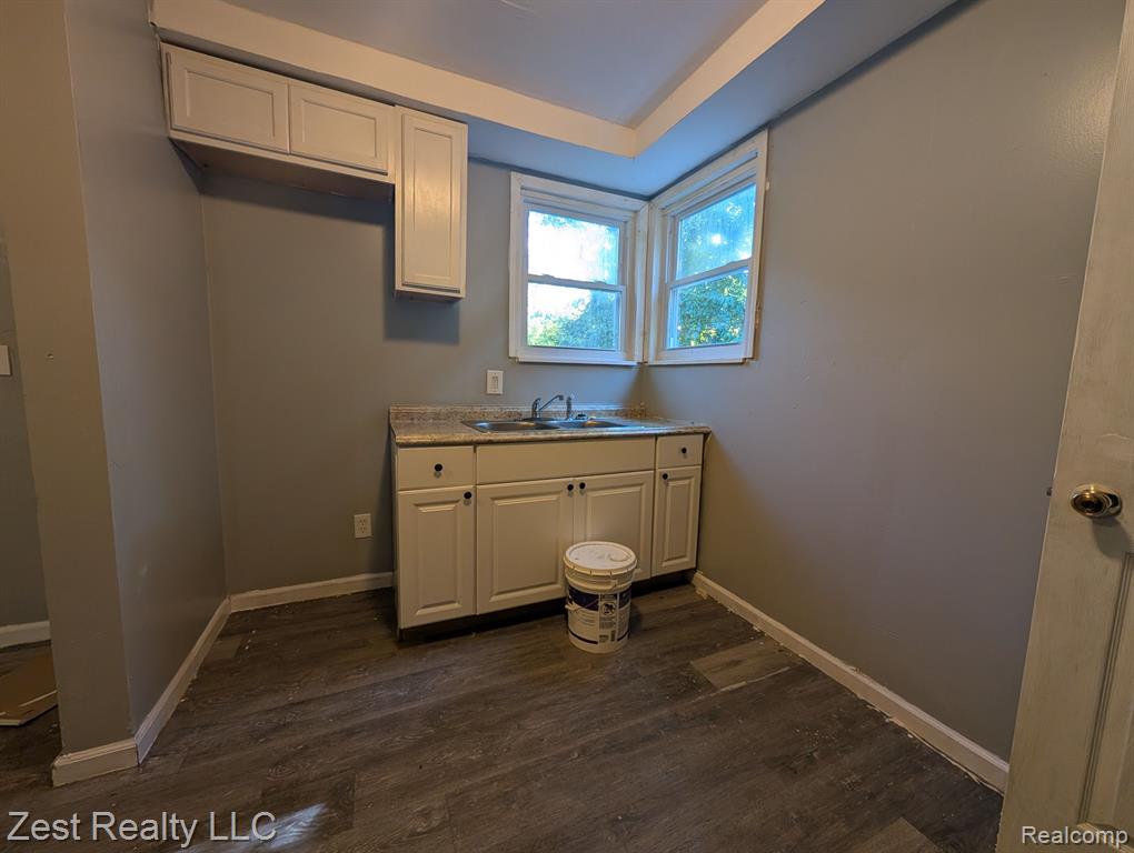 231 W BRENTWOOD Street, Highland Park, MI 48203 — Photo 3