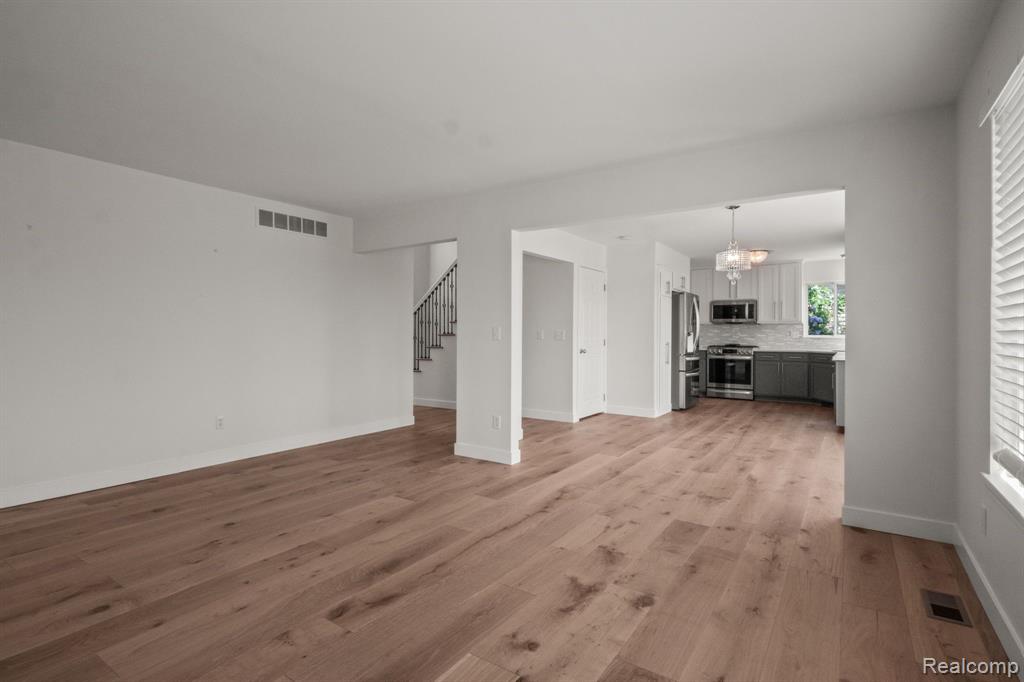 7870 GREENE FARM Drive, Ypsilanti, MI 48197 — Photo 15