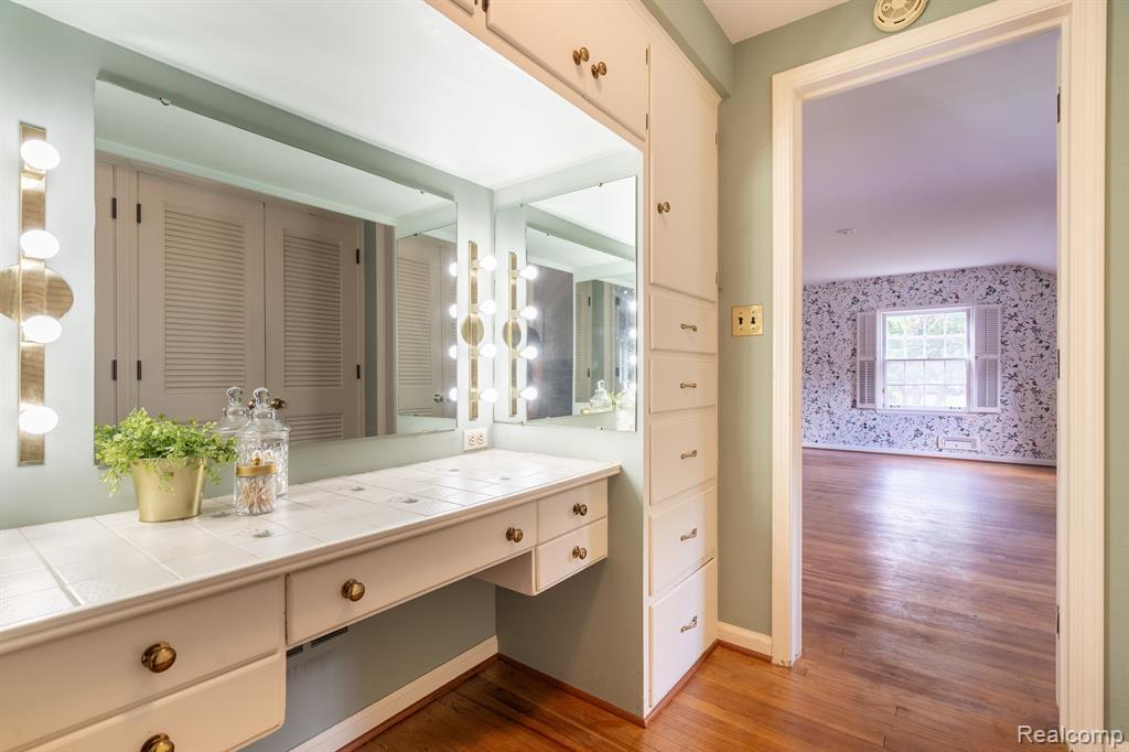 555 N GLENGARRY Road, Bloomfield Hills, MI 48301 — Photo 21