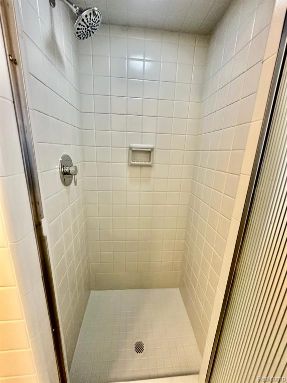 9171 E OUTER Drive, Detroit, MI 48213 — Photo 10