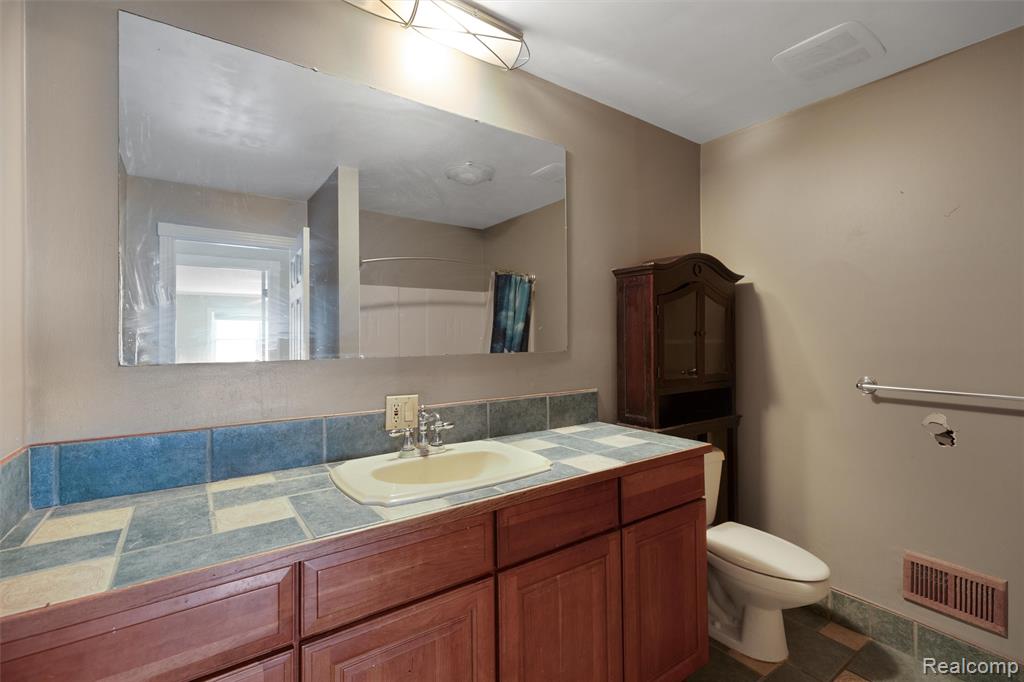 590 Hillwood, White Lake, MI 48383 — Photo 19