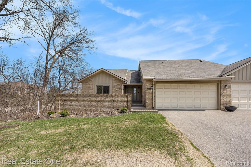 4046 FOXPOINTE Drive, Unit 131, West Bloomfield, MI 48323 — Photo 2