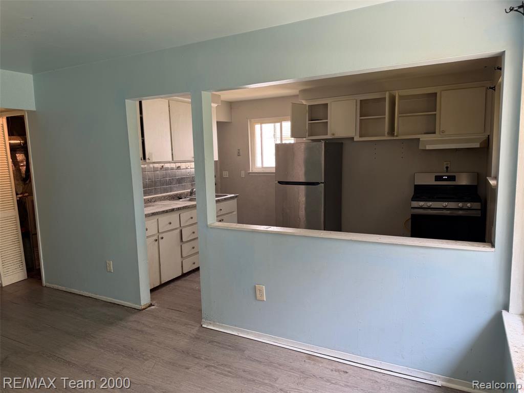 24114 Pennie Street, Dearborn Heights, MI 48125 — Photo 6