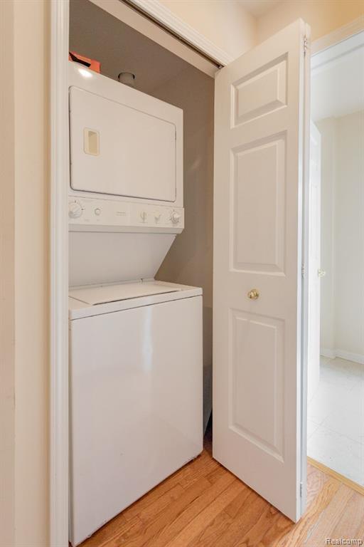 807 PALLISTER Street, Detroit, MI 48202 — Photo 13