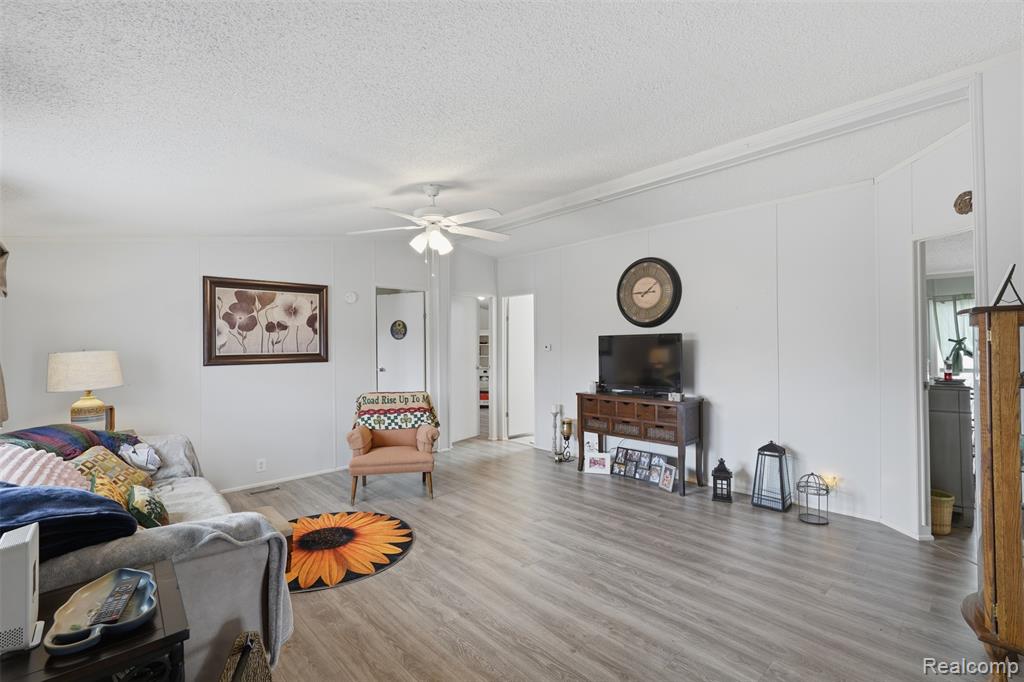 4425 Wynnwood Drive, Howell, MI 48843 — Photo 3