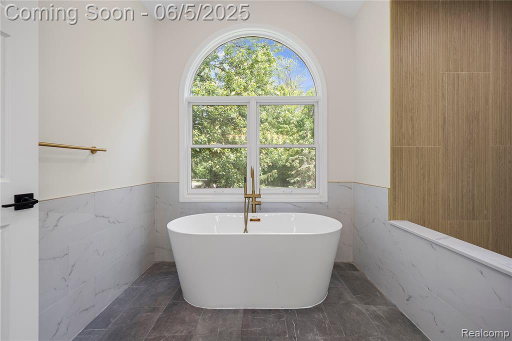 4610 Woodbine Circle, West Bloomfield, MI 48323 — Photo 21