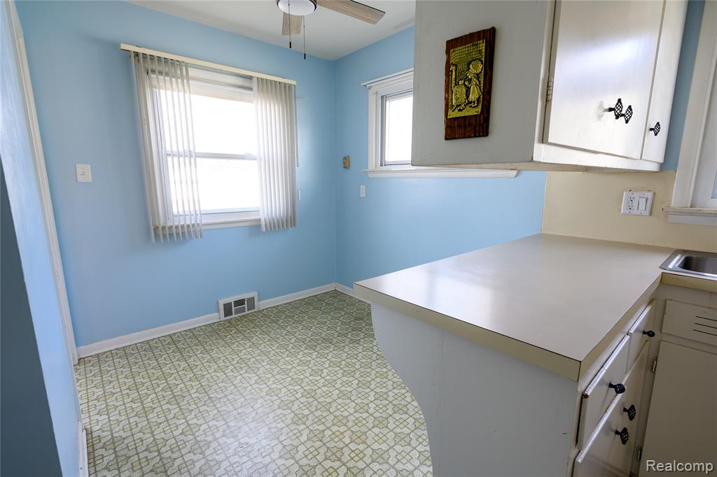 23776 Vassar Avenue, Hazel Park, MI 48030 — Photo 8
