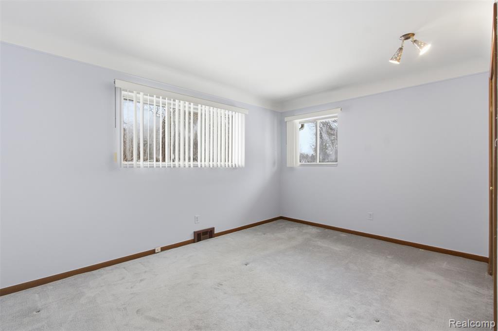 6525 Norton Drive, Troy, MI 48085 — Photo 16