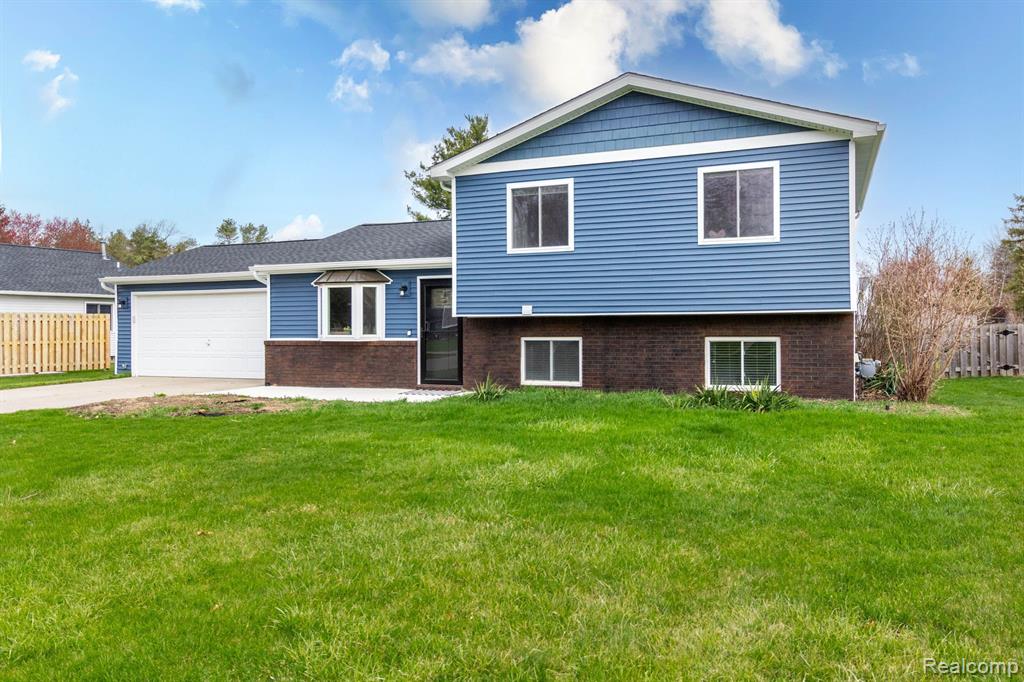 613 MURIEL Street, Pinckney, MI 48169 — Photo 2