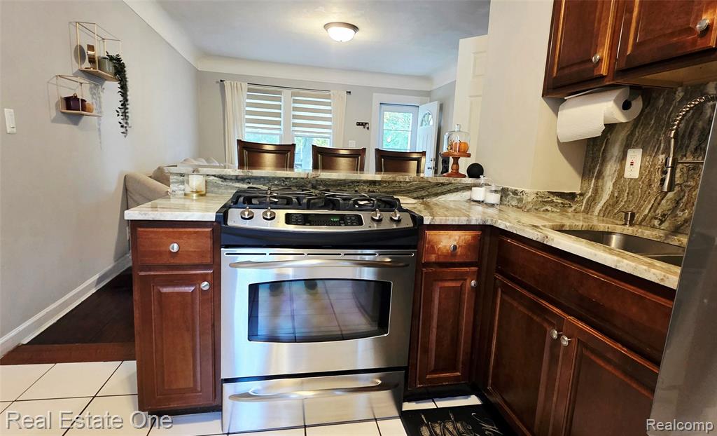 611 E Bernhard Avenue, Hazel Park, MI 48030 — Photo 8
