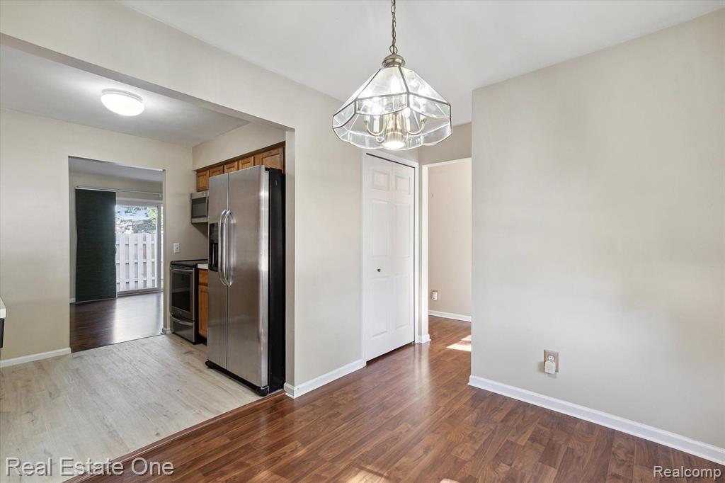24762 Bashian Drive, Novi, MI — Photo 9