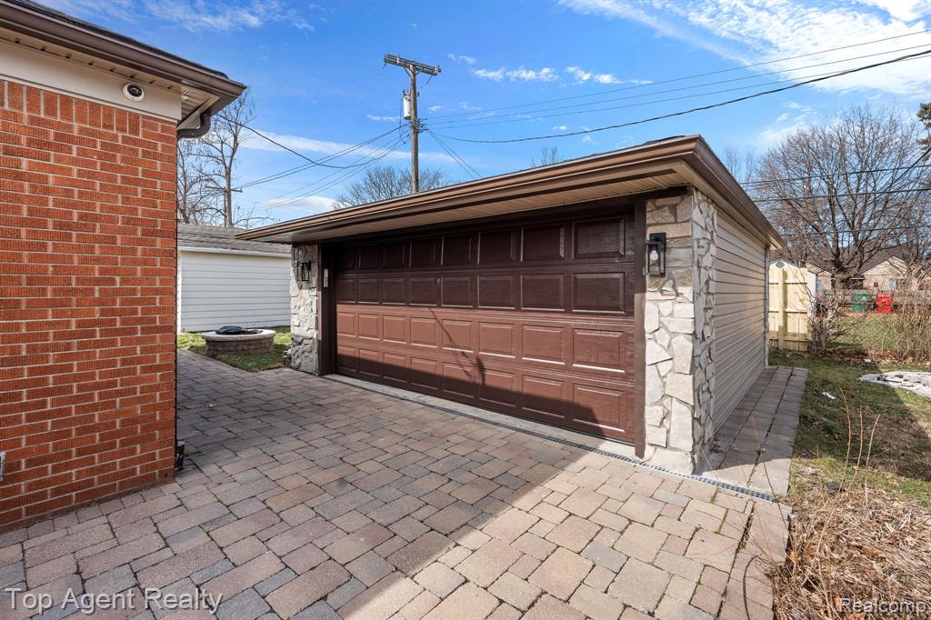 18027 Curtain Avenue, Eastpointe, MI 48021 — Photo 30