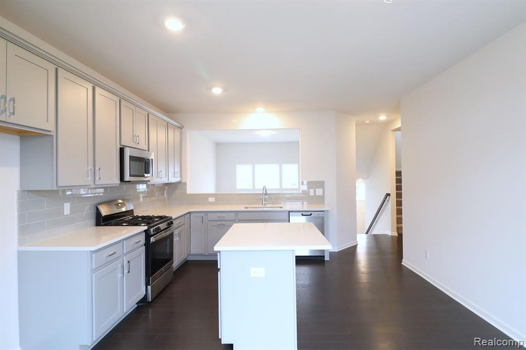 49575 LANTERN Way, Canton, MI 48188 — Photo 9
