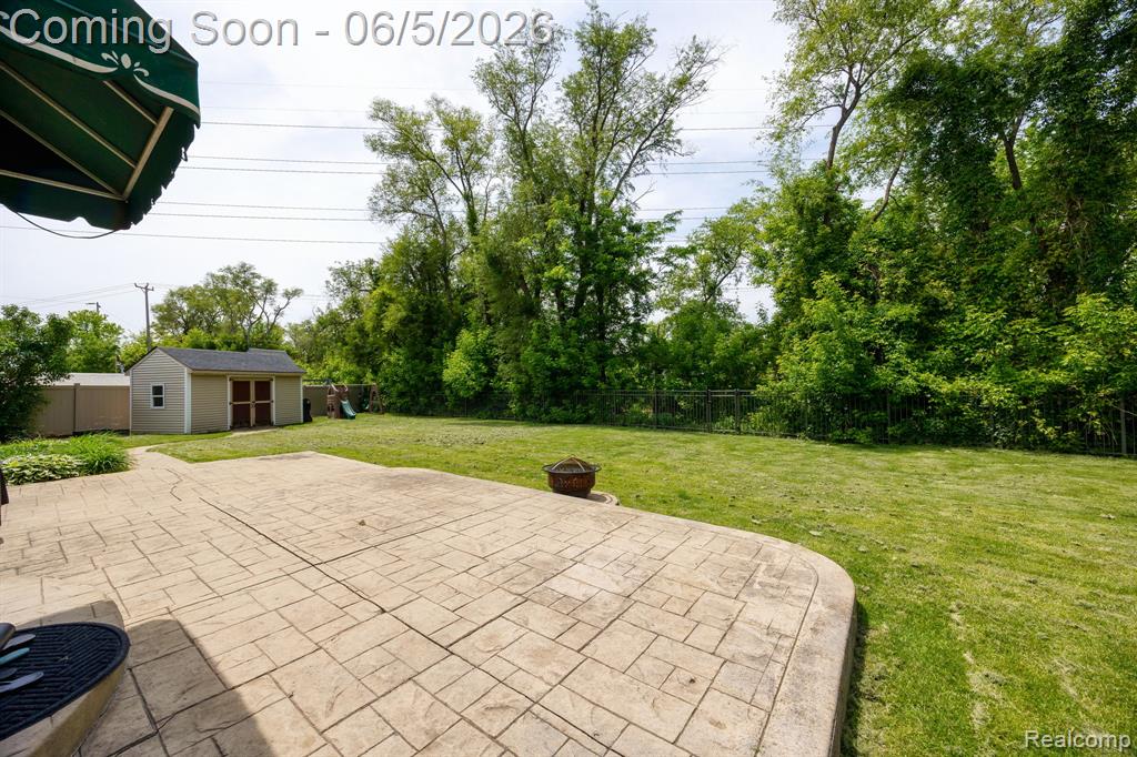 932 River Court, Wyandotte, MI 48192 — Photo 12