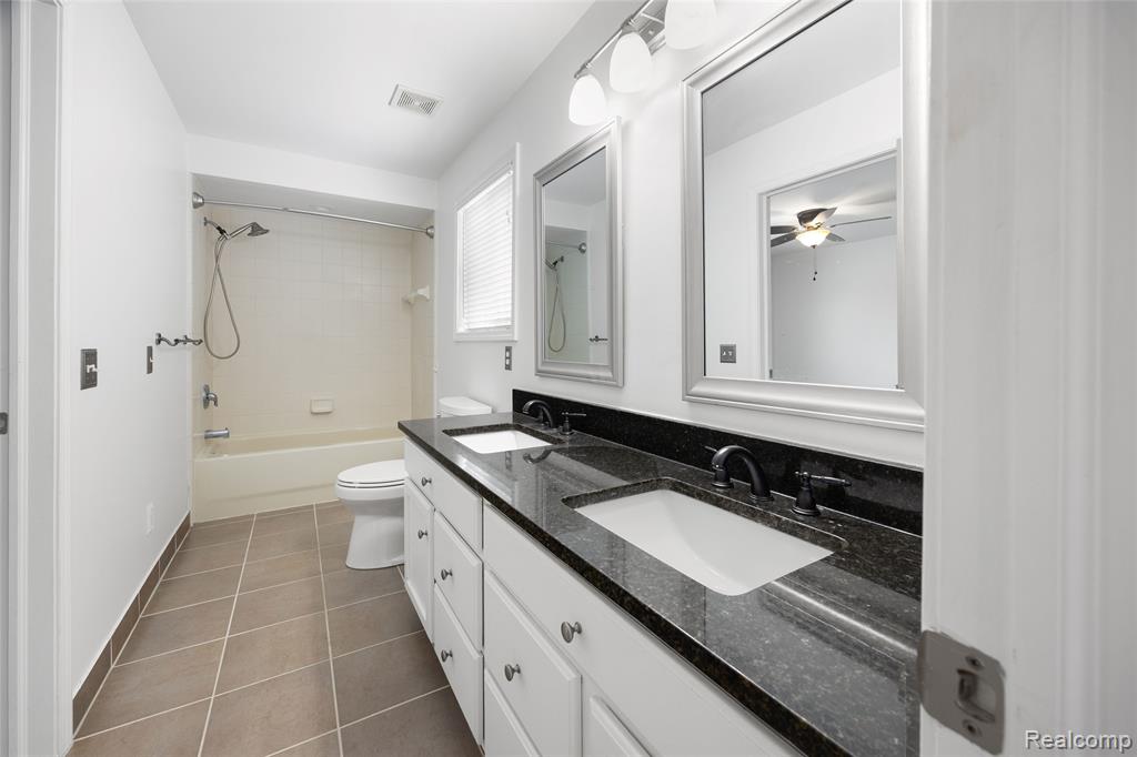 57351 Blossom Valley Trail, New Hudson, MI 48165 — Photo 25