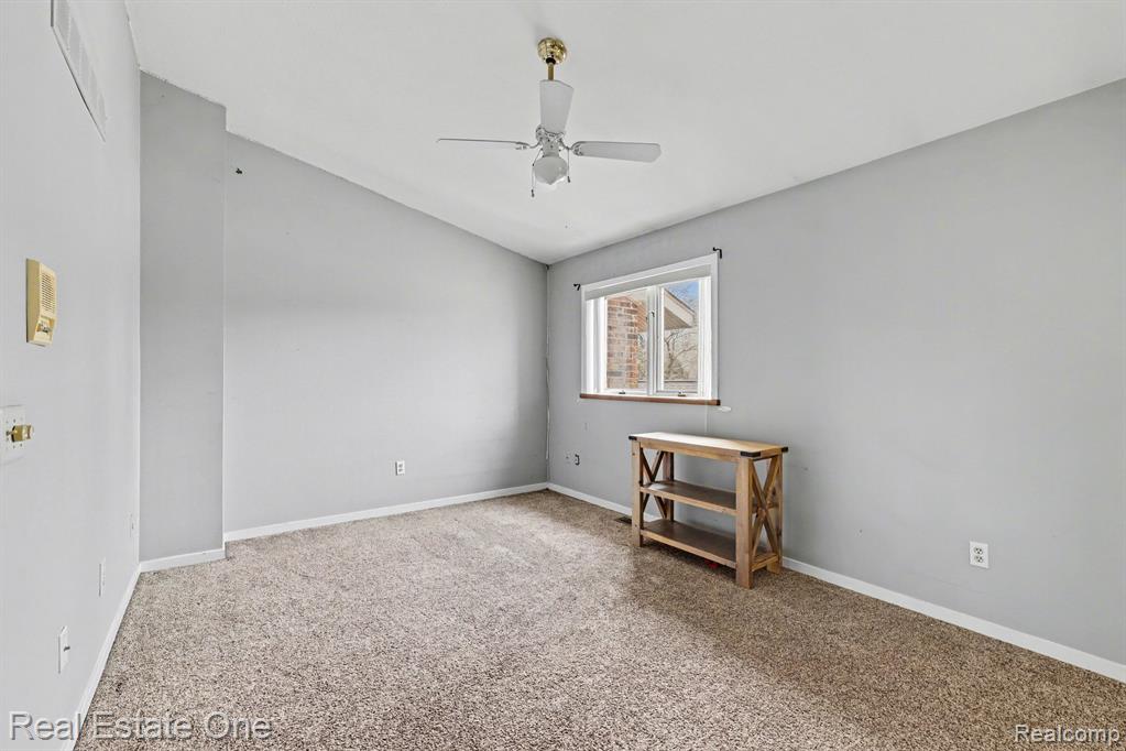 6892 Northcrest Way E, Clarkston, MI — Photo 17