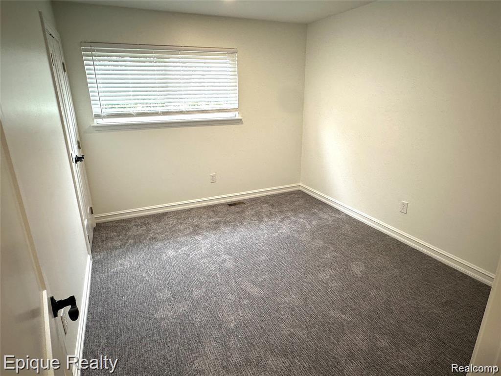 8565 Hampshire Drive, Sterling Heights, MI 48313 — Photo 11