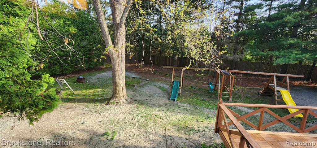 814 MURPHY Court, Linden, MI 48451 — Photo 16