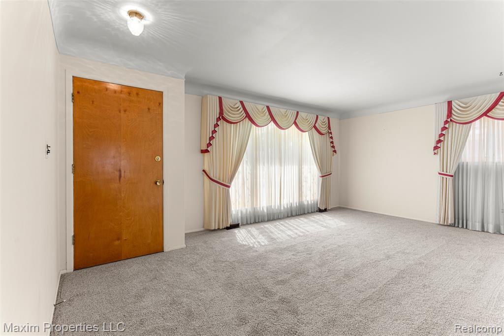 6545 N Charlesworth Street, Dearborn Heights, MI 48127 — Photo 4