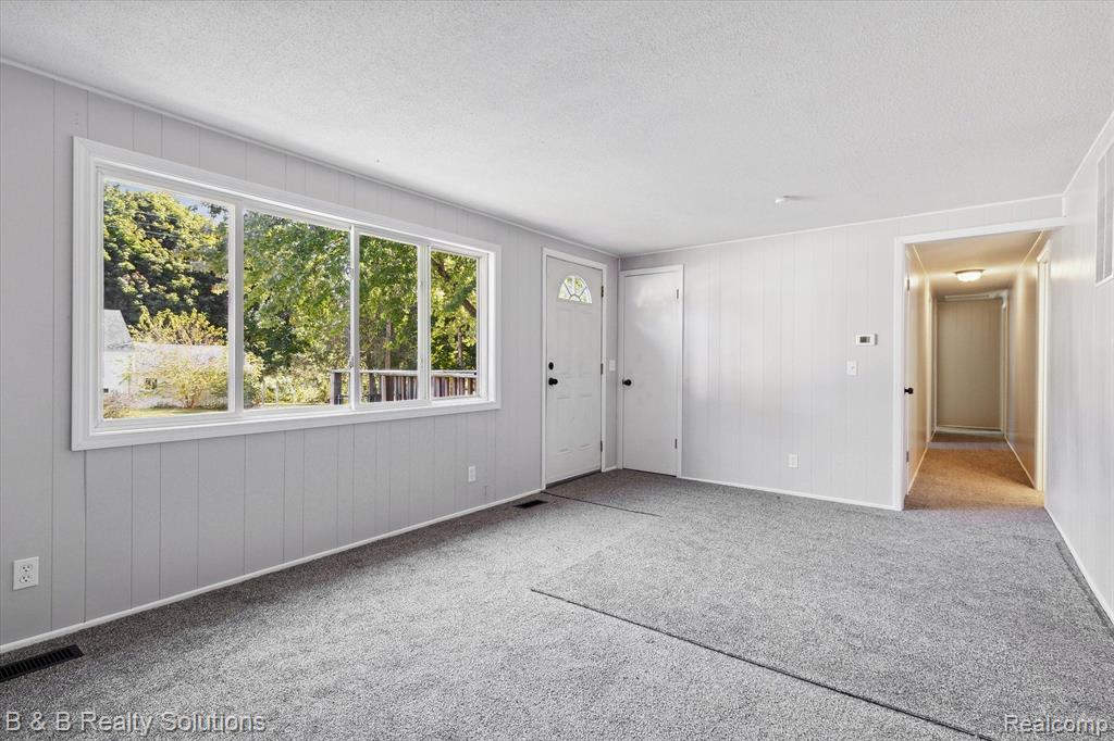 6685 BRUSH Street, North Branch, MI 48461 — Photo 7