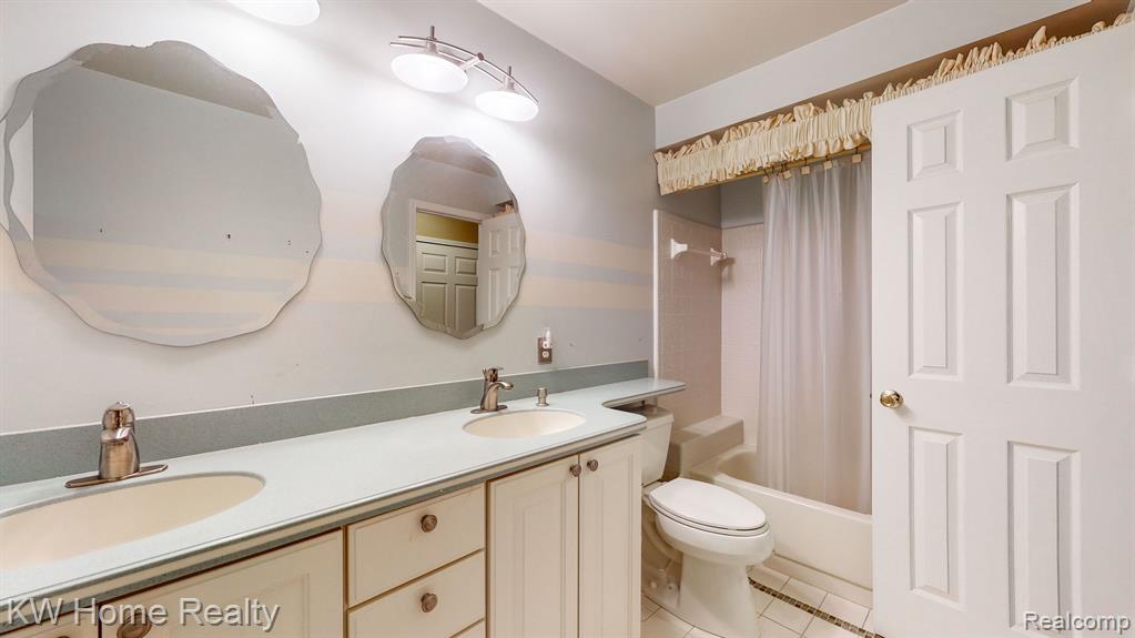 43516 RIVERBEND Boulevard, Clinton Twp, MI 48038 — Photo 16