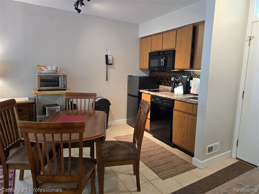 5714 Creeks Crossing, Williamsburg, MI 49690 — Photo 14