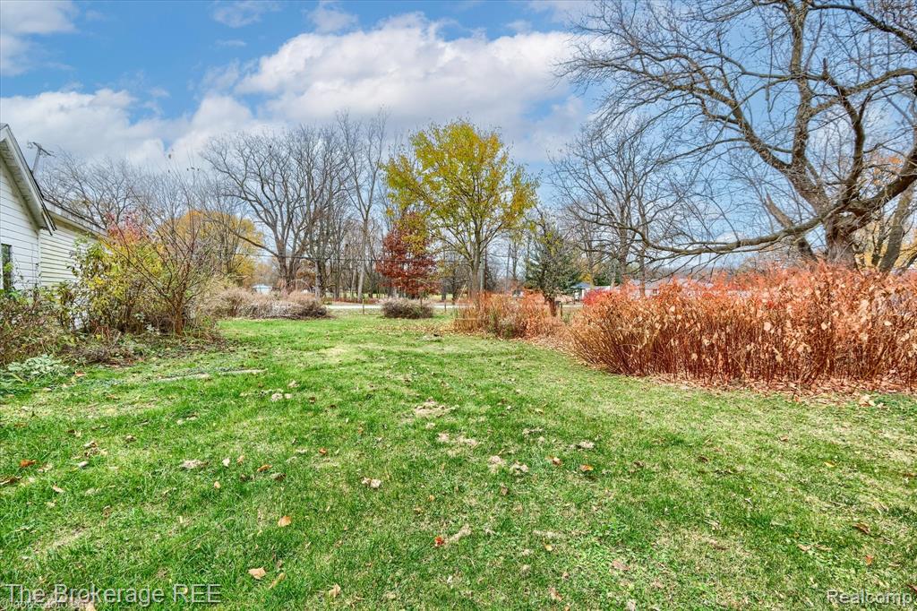 6449 Lapeer Road, Burton, MI 48509 — Photo 7